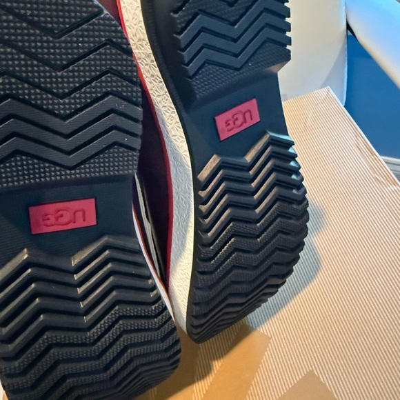 UGG Baroness Snow and Rain Boots Plum Colored Size 8 New in Box - Picture 4 of 5